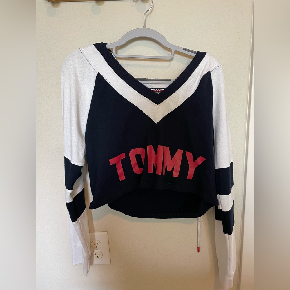 Long sleeve cropped top